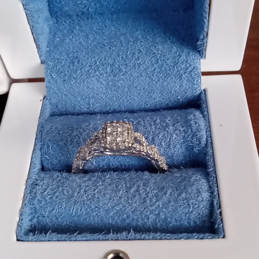 Size 6 Vera Wang bridal collection